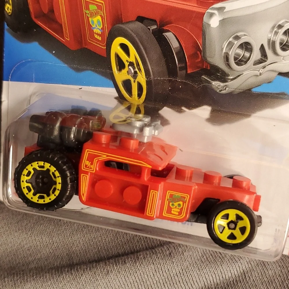 Hot Wheels - has a Lego‎ look